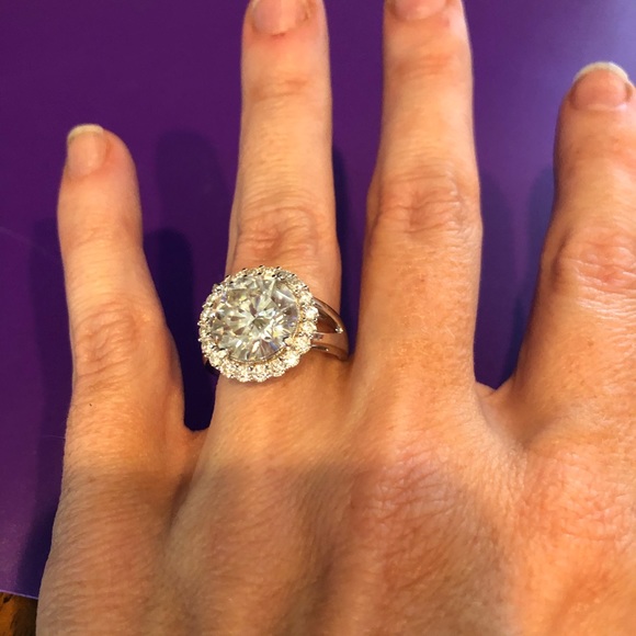 6ct D, VVS1 Moissanite 925/ 14ct Gold Halo Ring - Picture 6 of 9